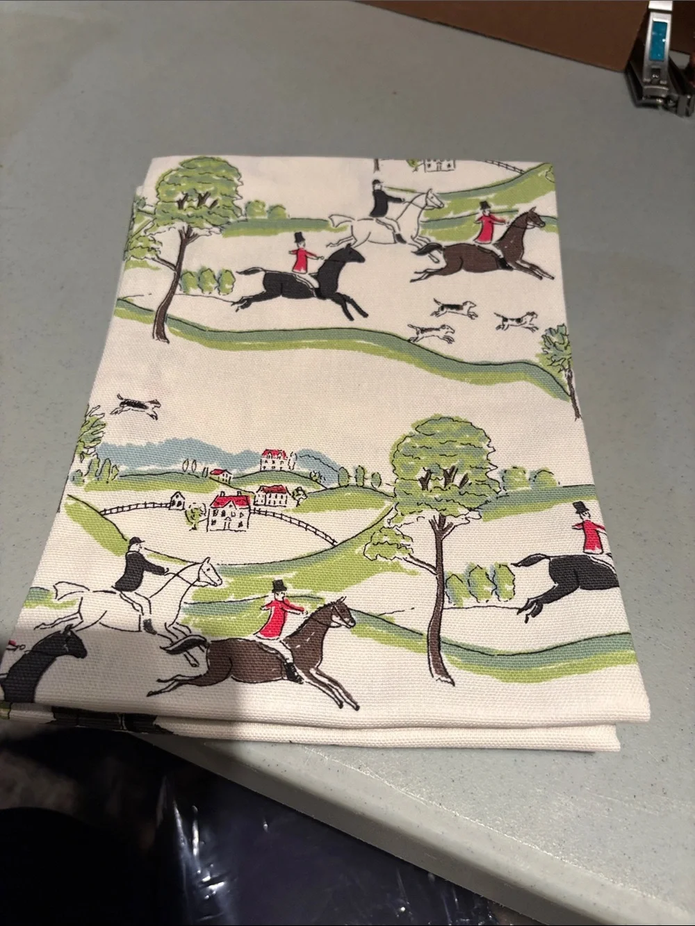 Set of Pomegranate Tea Towels– Hunt Scene NWT
